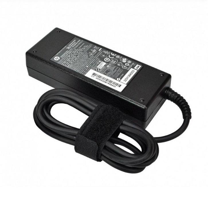 HP 519330-002 Laptop Adapter (Incl. Stroomkabel), Computers en Software, Laptop-opladers, Zo goed als nieuw, Verzenden