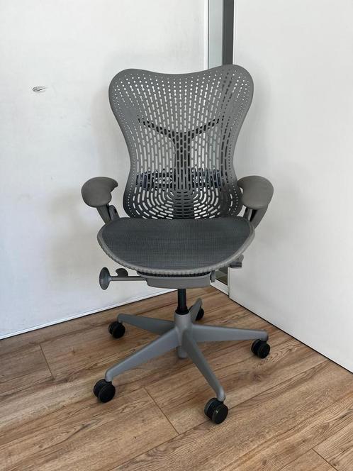 50 + Refurbished Grijze Herman Miller Mirra Bureaustoelen, Huis en Inrichting, Bureaustoelen, Bureaustoel, Grijs, Zo goed als nieuw