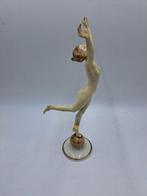 Hutschenreuther - sculptuur, Escultura de mujer con bola