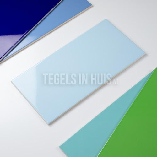 Wandtegel 20x40 glans licht blauw waamb550 wandtegel, Doe-het-zelf en Verbouw, Tegels, Wandtegels, Nieuw, 10 m² of meer, Ophalen