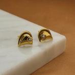 Gouden oorstekers met diamant | 0,05 ct. (rond briljant), Gebruikt, Overige kleuren, Ophalen of Verzenden, Met edelsteen