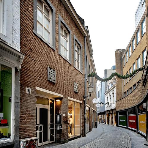 Ruim appartement met parkeerplaats en 1 slaapkamer, Huizen en Kamers, Huizen te huur, Direct bij eigenaar, Limburg, Appartement