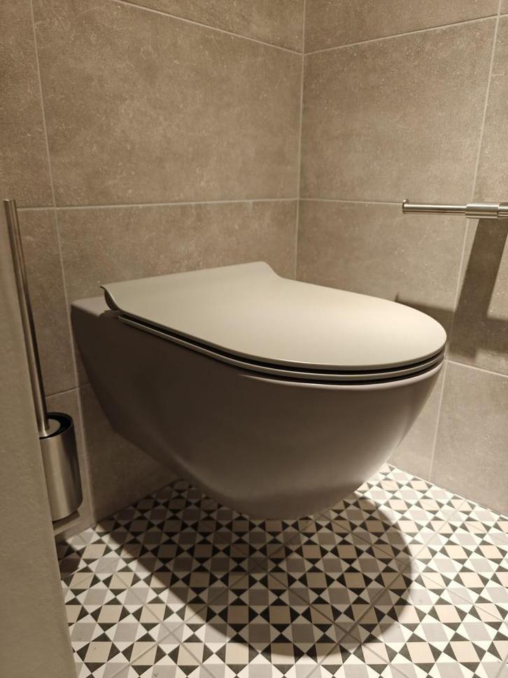 Showmodel wandcloset hangend toilet beton grijs randl - 0027, Doe-het-zelf en Verbouw, Sanitair, Toilet, Nieuw, Ophalen