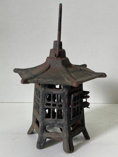Lantaarn - Gietijzer - Japanse Pagode / Lantaarn, Antiek en Kunst, Curiosa en Brocante