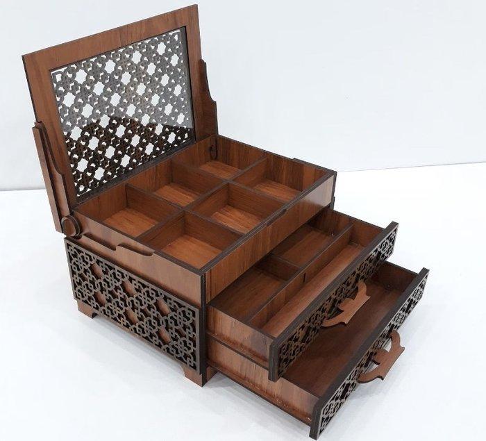 Hand Made - Doos - Hout - Met de hand gemaakte houten doos, Antiek en Kunst, Curiosa en Brocante