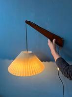 Mid Century Teak Wood Fishing Rod Wall Lamp with Pleated Sha, Huis en Inrichting, Ophalen of Verzenden, Nieuw