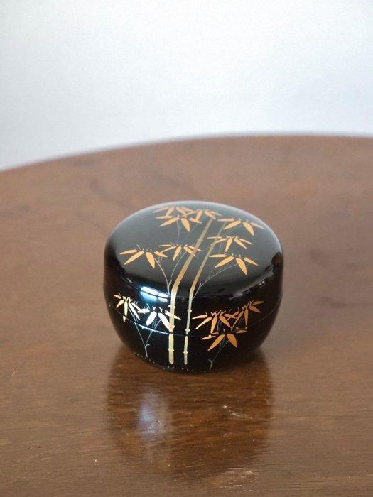 Natsume - Lakkerende Natsume theebakje met gouden bamboe, Antiek en Kunst, Antiek | Overige Antiek