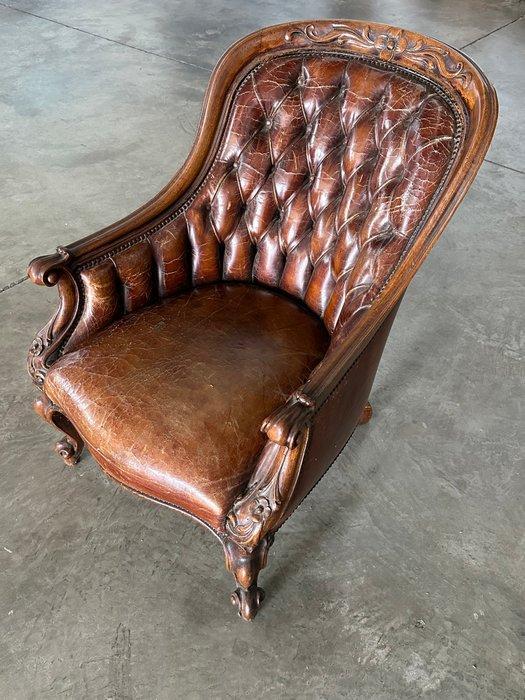 stile chesterfield - Fauteuil - Walnoot - leren fauteuil, Antiek en Kunst, Curiosa en Brocante