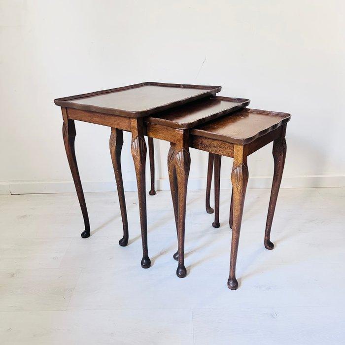 Set bijzettafels (3) - Queen Anne-stijl walnoothoutfineer, Antiek en Kunst, Curiosa en Brocante