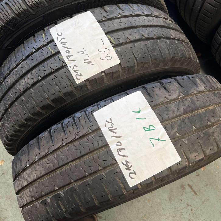 2 x Michelin Agilis 215-70-15 C Zomerbanden 6,5mm, Auto-onderdelen, Banden en Velgen, 15 inch, Zomerbanden, 215 mm, Bestelwagen