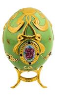 Fabergé ei - Keizerlijk juweelachtig ei benadrukt met