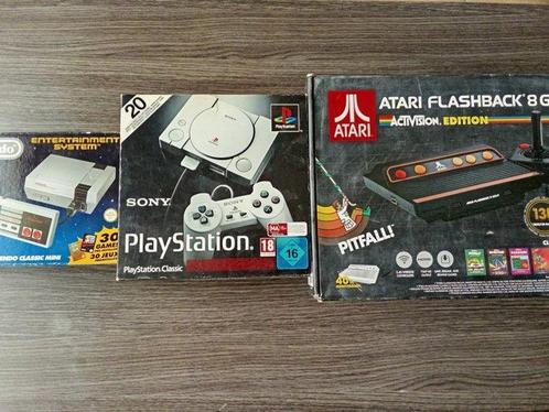 Atari, Nintendo, Sony - Lot Mini Consoles Atari - PS1 - NES, Spelcomputers en Games, Spelcomputers | Overige Accessoires