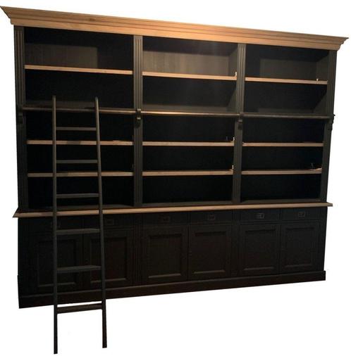 Boekenkast zwart met eiken lijsten en trap Reewijk 300cm, Huis en Inrichting, Kasten | Boekenkasten, Ophalen of Verzenden