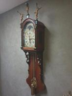 Friese staartklok - Antiek - Gelakt messing, Glas, Eik -, Antiek en Kunst, Antiek | Klokken
