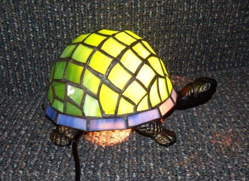 Fraaie Tiffany lamp stijl kleur Groen in de vorm van een, Antiek en Kunst, Curiosa en Brocante