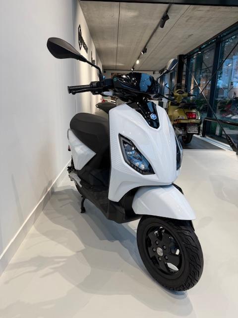 Piaggio 1 45 2.2 kW, Fietsen en Brommers, Scooters | Piaggio, Maximaal 45 km/u, Overige modellen, Elektrisch, Nieuw, Ophalen