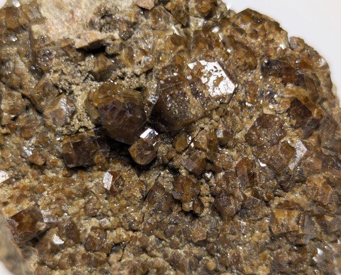 Bruine andradietkristallen, zelden gezien in Griekse, Verzamelen, Mineralen en Fossielen