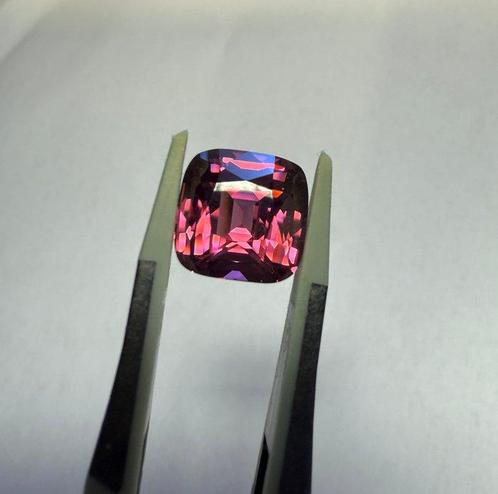 1 pcs Paars, Rood Spinel - 8.26 ct - nternational Colored, Sieraden, Tassen en Uiterlijk, Edelstenen