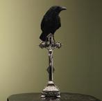 Kraai op Kruis Taxidermie Opgezette Dieren By Max, Ophalen of Verzenden, Nieuw, Vogel, Opgezet dier