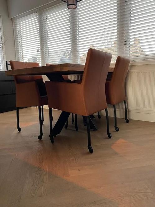 Set van 4 leren eetkamerstoelen - met wieltjes en armleuning, Huis en Inrichting, Stoelen, Overige kleuren, Nieuw, Leer, Ophalen of Verzenden