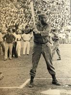 Alberto Korda (1928–2001) - Comandante Fidel Castro jugando