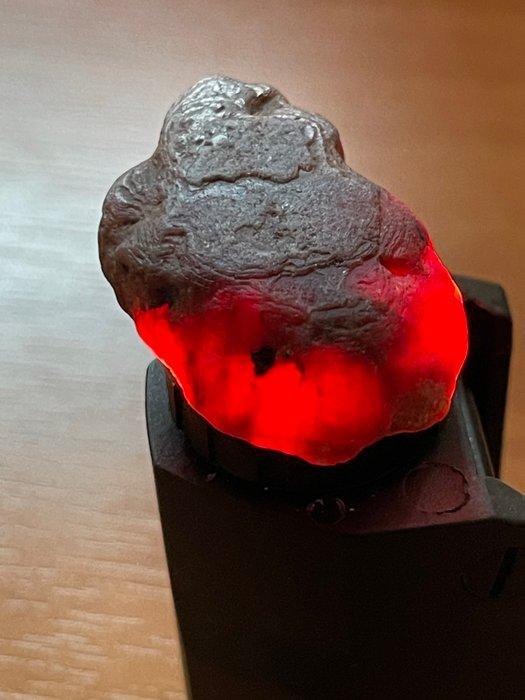 Robijn Ruw. 95,5 Ct. Prachtige Mozambique Blood Ruby, Verzamelen, Mineralen en Fossielen