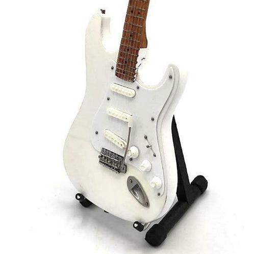 Miniatuur Fender Stratocaster gitaar met gratis standaard, Verzamelen, Muziek, Artiesten en Beroemdheden, Pop, Beeldje of Miniatuur