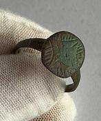 Item 096. islamitisch Brons Ring - Middeleeuwen 10e–14e eeuw