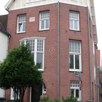Studio met tuin, gemeubileerd, inclusief parkeren en wifi beschikbaar voor biedingen