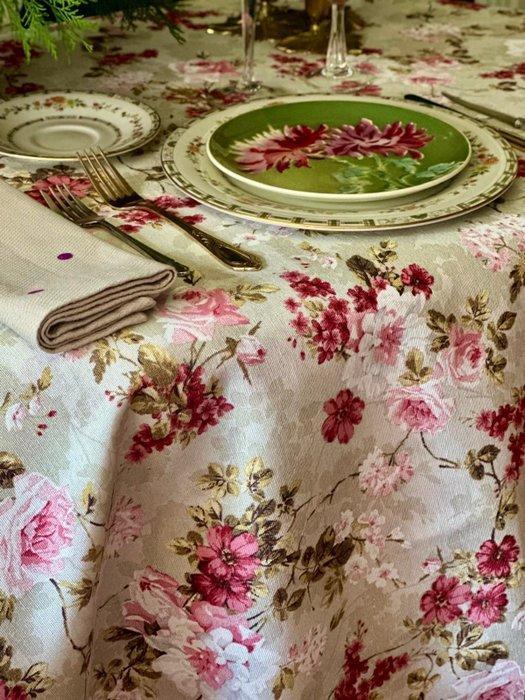 Kleed met romantische bloemenprint in Victoriaanse stijl, Antiek en Kunst, Curiosa en Brocante