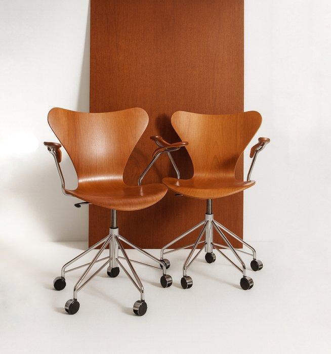 Fritz Hansen - Arne Jacobsen - Bureaustoel (2) - Model 3217, Antiek en Kunst, Kunst | Designobjecten