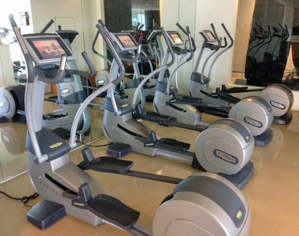 FAILISEMENT Technogym excite Synchro 700 Lcd 7873,- NU 1350,, Sport en Fitness, Fitnessmaterialen, Zo goed als nieuw, Armen, Benen