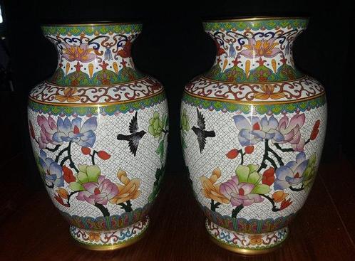 Vaas - Steengoed en metaal met cloisonné-bewerking - China -, Antiek en Kunst, Antiek | Overige Antiek