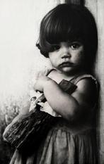 Alberto Korda (1928–2001) - (XL) La Niña de la muñeca de
