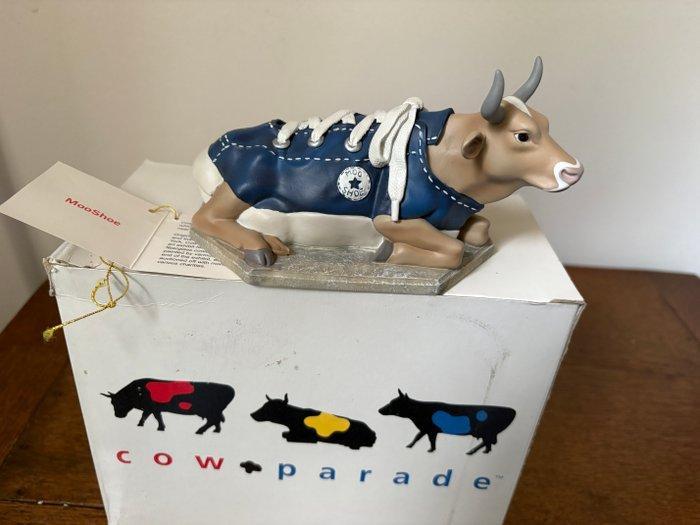 Beeldje - Cow Parade Cowparade. Moo Shoe. - Polyresin., Antiek en Kunst, Curiosa en Brocante