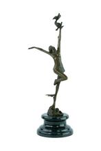 sculptuur, Female dancing with birds - 1,1 kg - 32 cm -