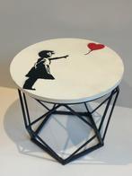 Rob VanMore - Tea-Time on Banksy Table - ø40cm, Antiek en Kunst, Kunst | Schilderijen | Modern