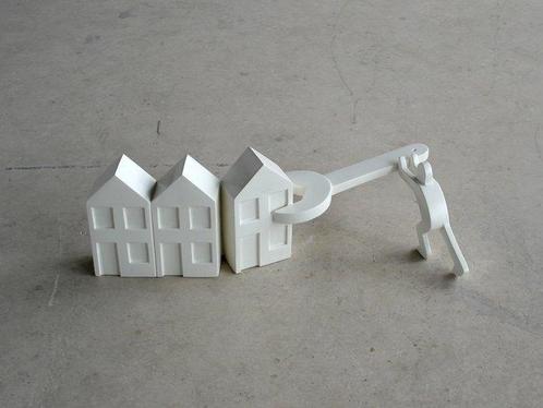 Tomas Schats - Beeldje - Steeksleutelhuis - Resin, Antiek en Kunst, Kunst | Designobjecten