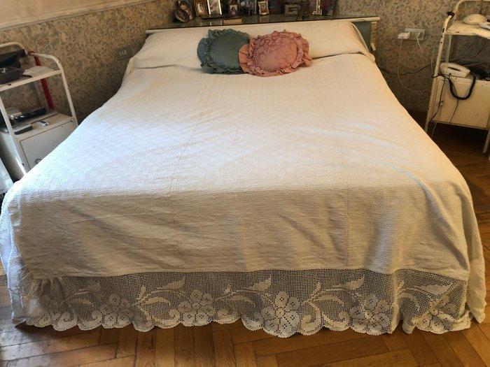 Bedsprei - 300 cm - 240 cm - SAN LEUCIO UNCINETTO, Antiek en Kunst, Antiek | Kleden en Textiel