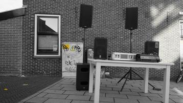 QSC K12.2 met subwoofer PA geluidsysteem huren beschikbaar voor biedingen