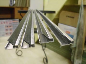 Tochtstrip Inbouw 2.40 m Aluminium zwart rubber NIEUW  €4.95 beschikbaar voor biedingen