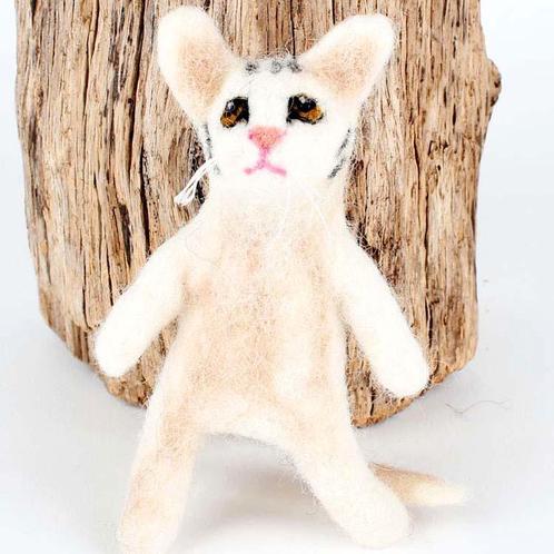 Vilten Vingerpoppetje Kat Wit - 14cm NIEUW, Kinderen en Baby's, Speelgoed | Poppen, Nieuw, Ophalen of Verzenden