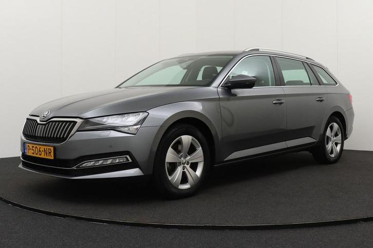 Zakelijke Lease |  Škoda Superb Combi 1.5 150 PK Aut. TSI Bu, Auto's, Skoda, Dealer onderhouden, Lease, Zwart, Automaat, Stationwagon