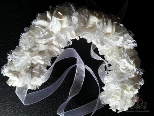 Haarcorsage Mulberry Wit Polscorsage Lint-Luxer Haarcorsage, Huis en Inrichting, Woonaccessoires | Kunstplanten en Kunstbloemen