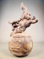 Bizen Yaki , Porselein - Yasuhiro Ishida  - Leeuw in