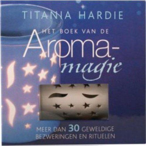 Het Boek Van De Aroma Magie 9789055137145 Titania Hardie, Boeken, Esoterie en Spiritualiteit, Gelezen, Verzenden