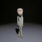 Oud-Egyptisch Faience Amulet godin Sekhmet. 5 cm L. Laat