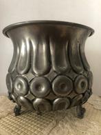 Jardinière - Grote jardinière van handgeslagen tin met een