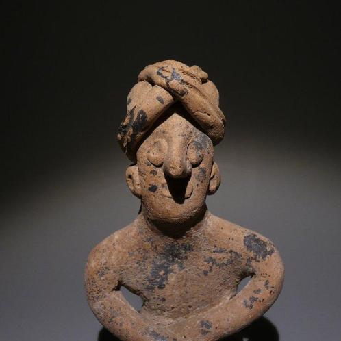 Colima, Westkust Mexico Terracotta Zittend figuur. 9,5 cm H., Verzamelen, Mineralen en Fossielen
