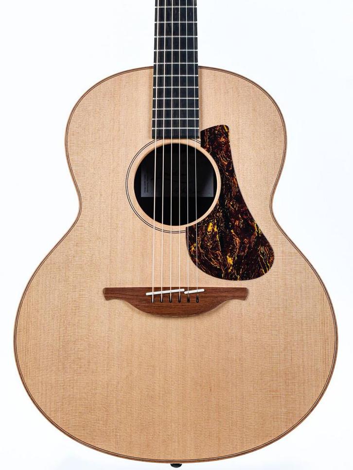 Lowden F10 Indian Rosewood Red Cedar (Akoestische Gitaren), Muziek en Instrumenten, Snaarinstrumenten | Gitaren | Akoestisch, Western- of Steelstringgitaar